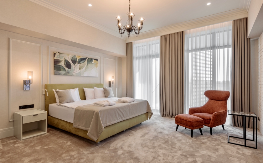 Кровать королевского размера