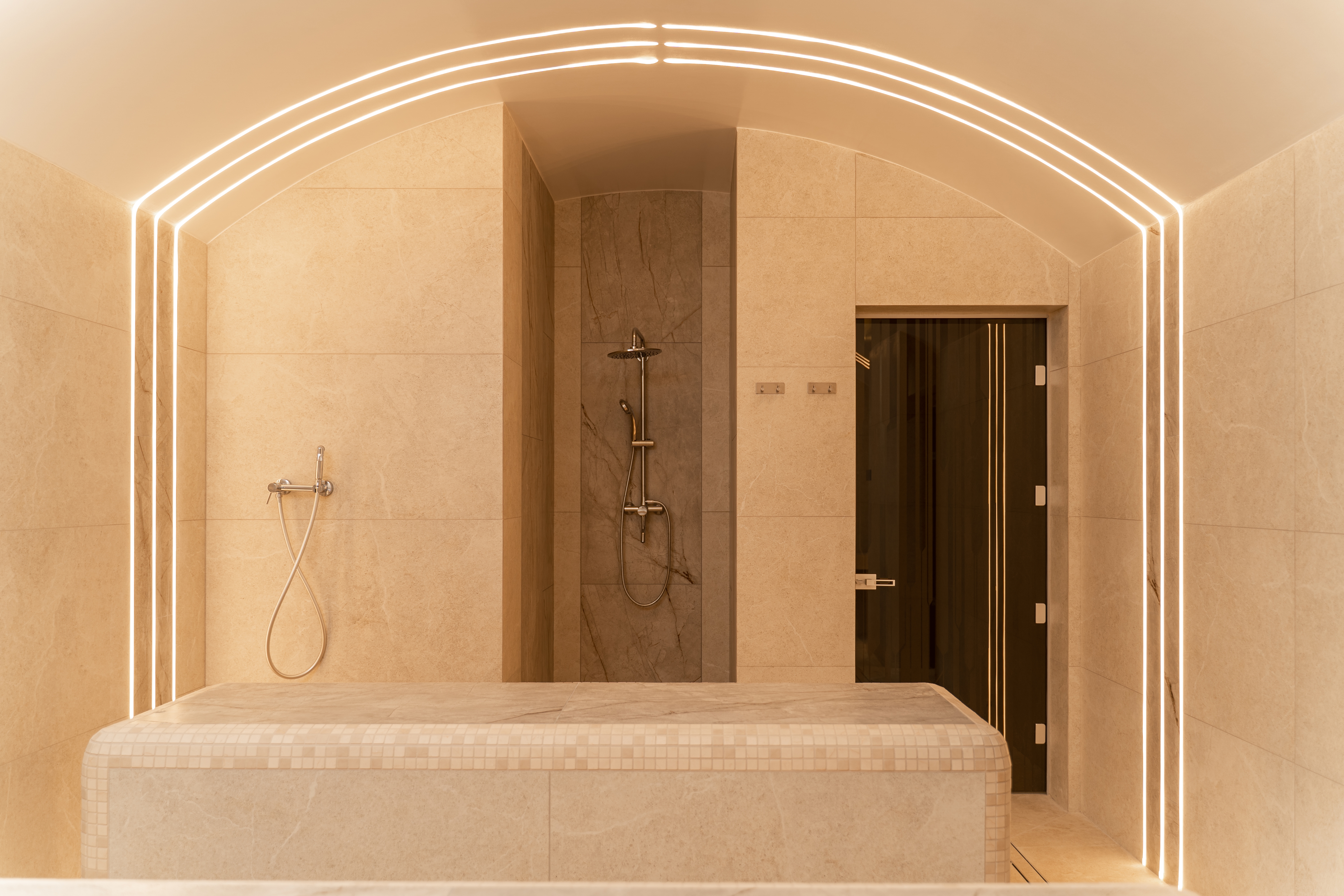 ОМОЛАЖИВАЮЩЕЕ СКРАБИРОВАНИЕ В ХАММАМЕ